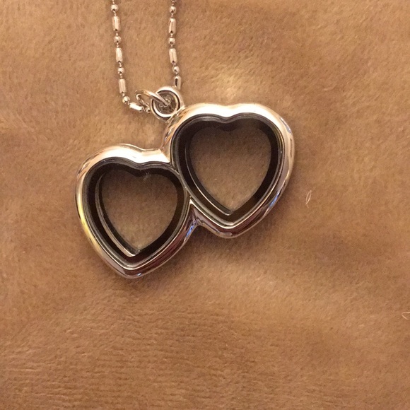 NWOT - Double Heart-shaped Glass Locket. - Picture 2 of 5